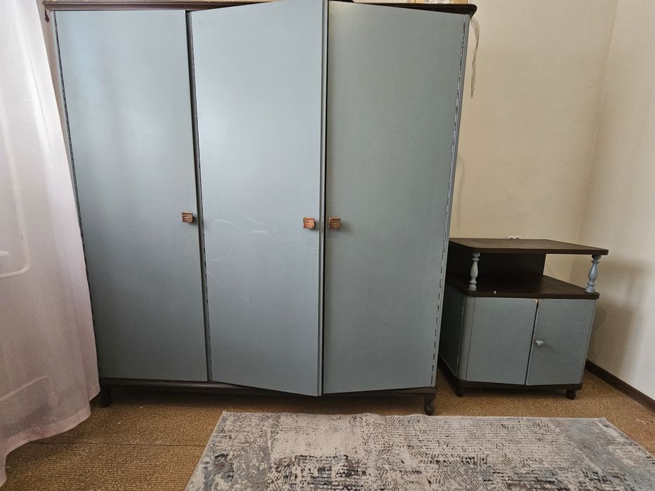 Продам  шкаф и тумбочку