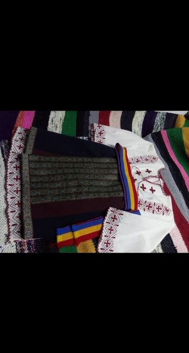 Costume tradiționale 100% bumbac , cusute manual