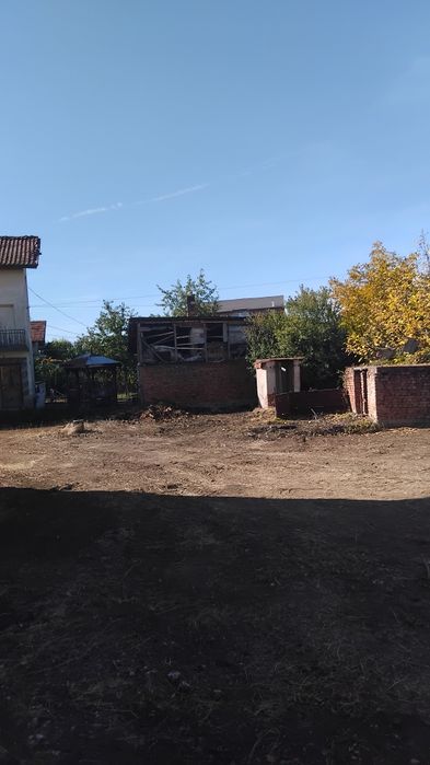 Продава къща.в с.Багренци общ.Кюстендил