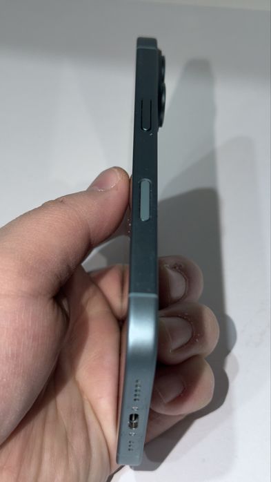 Продам Iphone 16