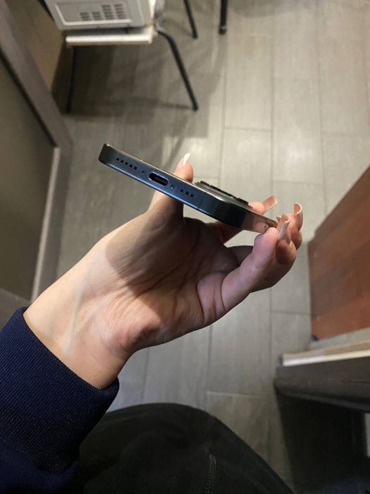 Телефон Iphone 15 pro