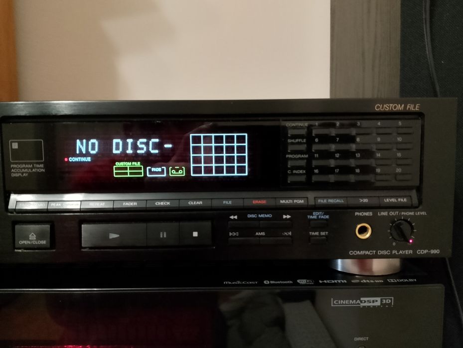 Sony cdp-990 работи добре затваря вратичката по бавно