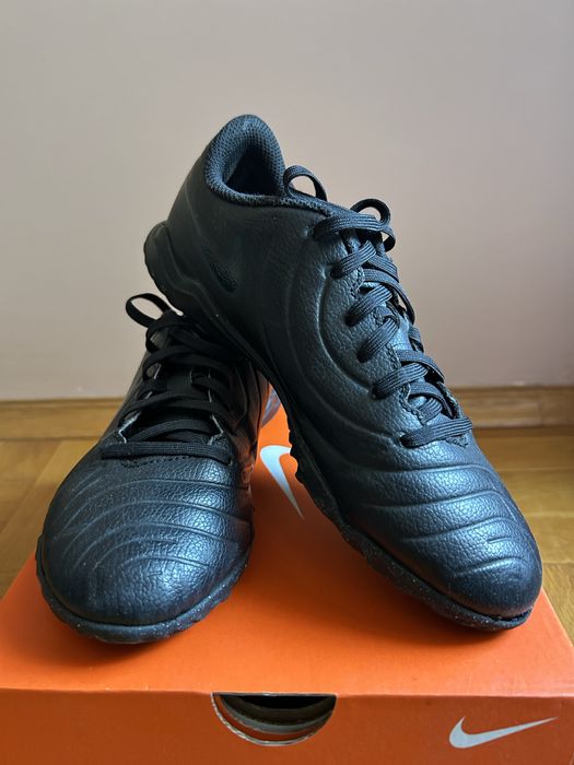 Обувки за футбол Nike JR Legend 10 club tf