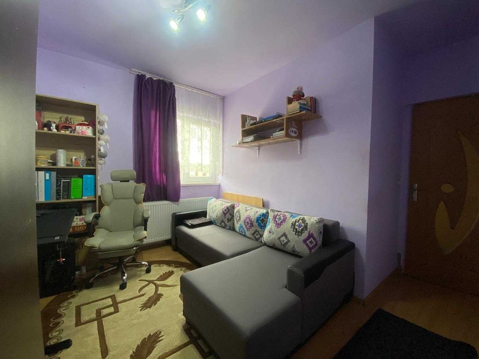 Vând apartament cu 3 camere în zona Gușterița