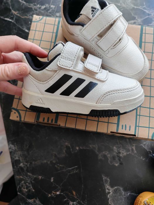 Кецове маратонки adidas и action boy 23