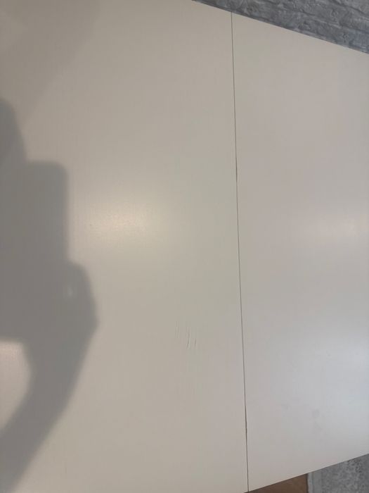 Продам стол белый