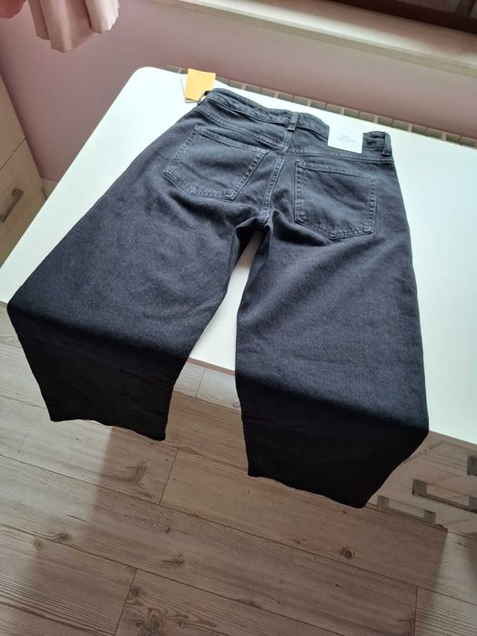 Чисно нови черни дънки на H&M с широк прав крачол