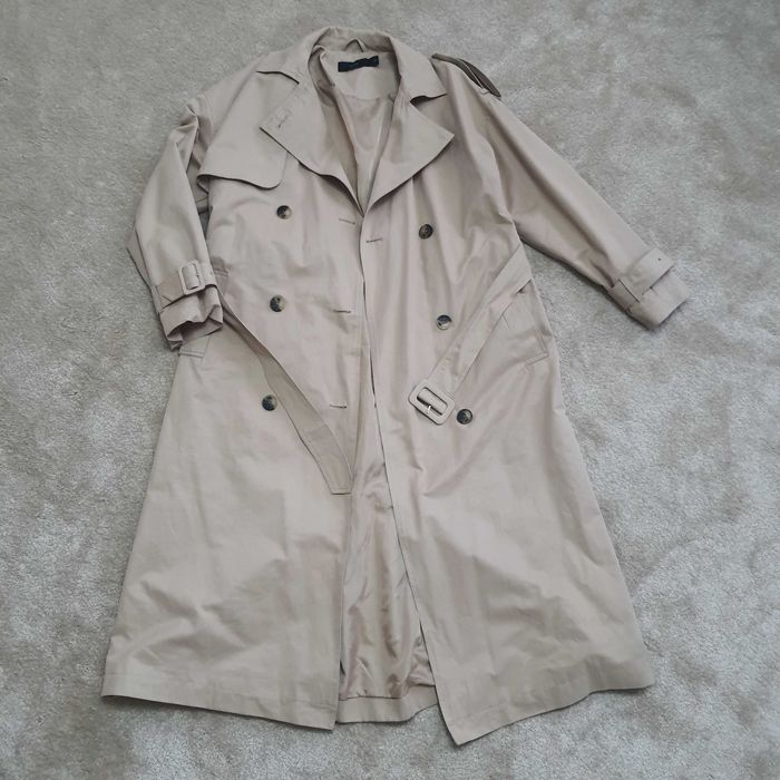 Бежевый oversize тренч плащ