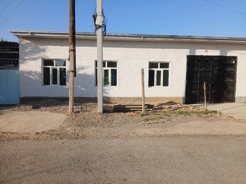 3 sotix uchaska sotiladi