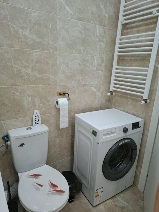 Închiriez pe termen lung garsoniera pe Tineretului 17 .chiria lunara 1550 lei+garantie 1550 lei.fara animale de companie