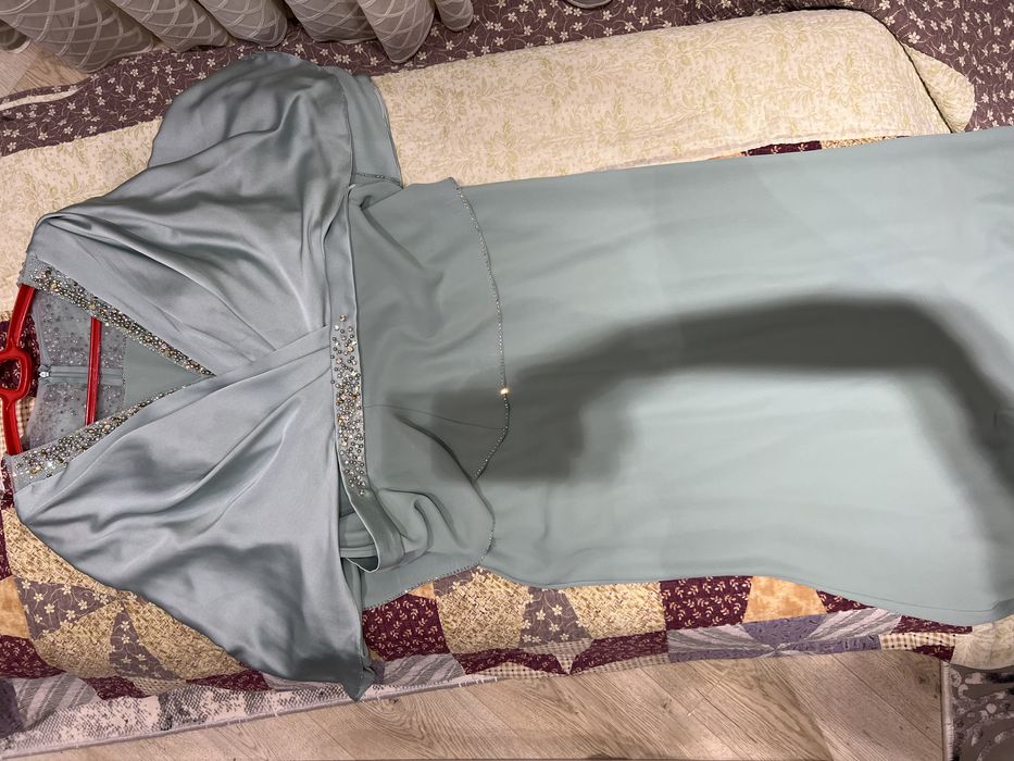 Ayollar oqshom libosi