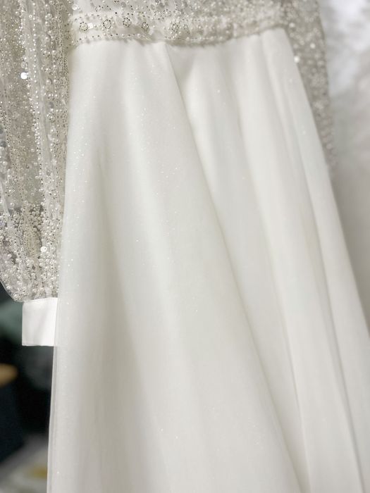 O rochita sclipitoare, delicata ! Potrivita intre 38-40