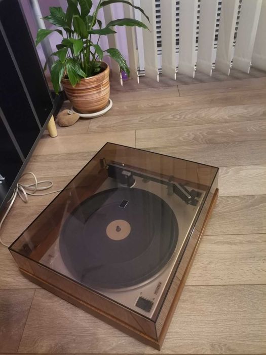 Продавам грамофон PHILIPS GA427