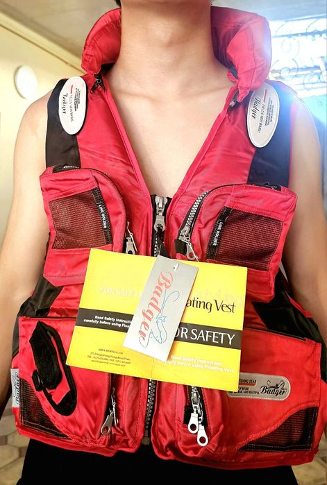 Продам Жилет рыболовный и Спасательный Badger Аqua sport, цвет красный