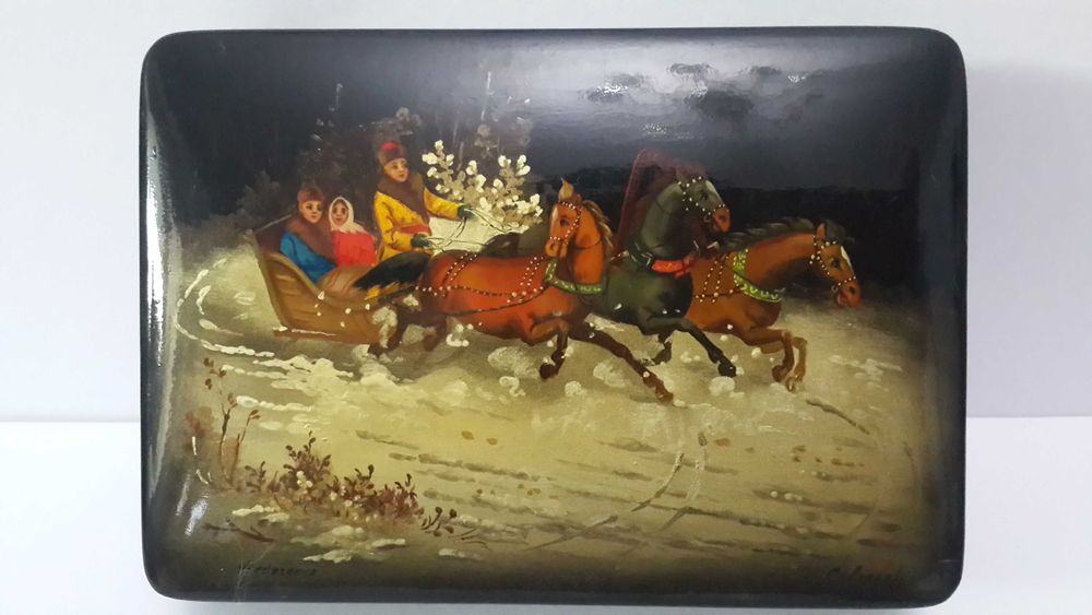 Шкатулка Федоскино, Ручная роспись художника,