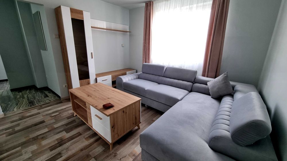Inchiriez apartament