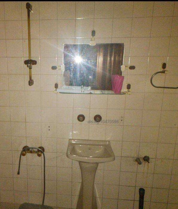 Продавам в гр.Тетевен имот ВЕДНО с 5 сгради и гараж  за жилищни цели