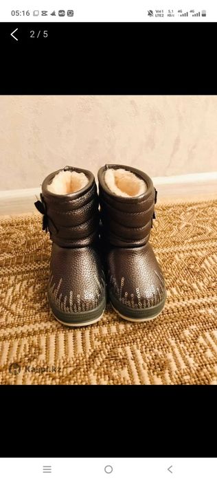 В продаже зимние сапоги для девочек.