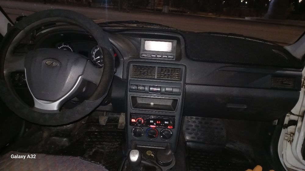 Продам ПРИОРА 2013 г.в. цвет белый