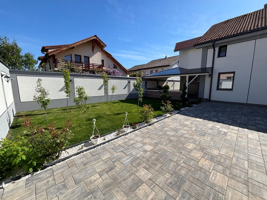 Casă INDIVIDUALĂ 6 camere, curte spaţioasă, carport și terasă - Brana, Șelimbăr
