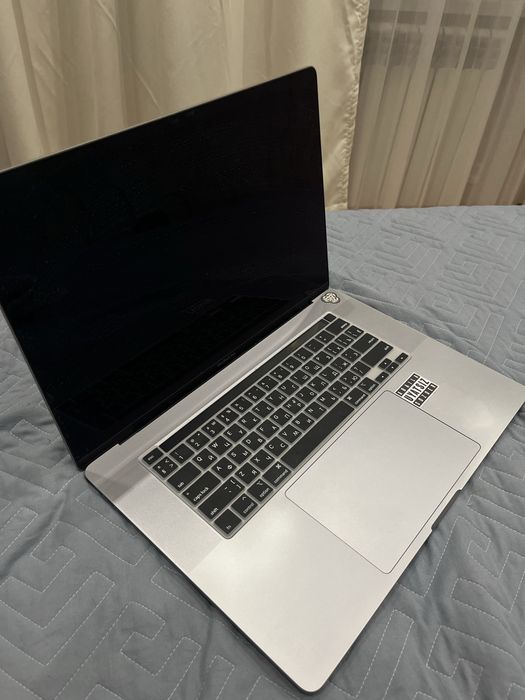 Мощный MacBook Pro 16” (2019) i9 / 16GB / видеокарта / как новый