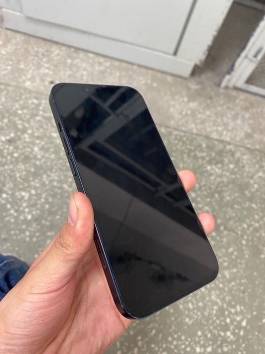 Продам айфон 13