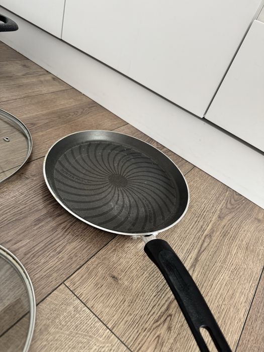 Отдам Кастрюли с крышками и одну блинницу