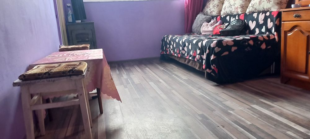 Vând garsonieră oraș stei str garofiței bl 1 2t 3