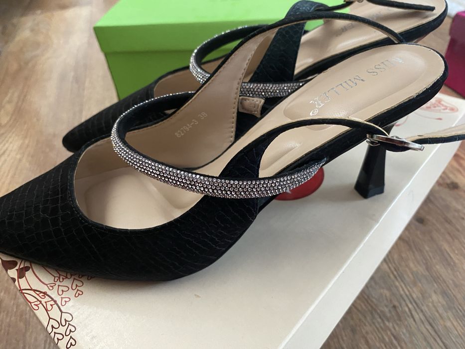 Продам туфли новые