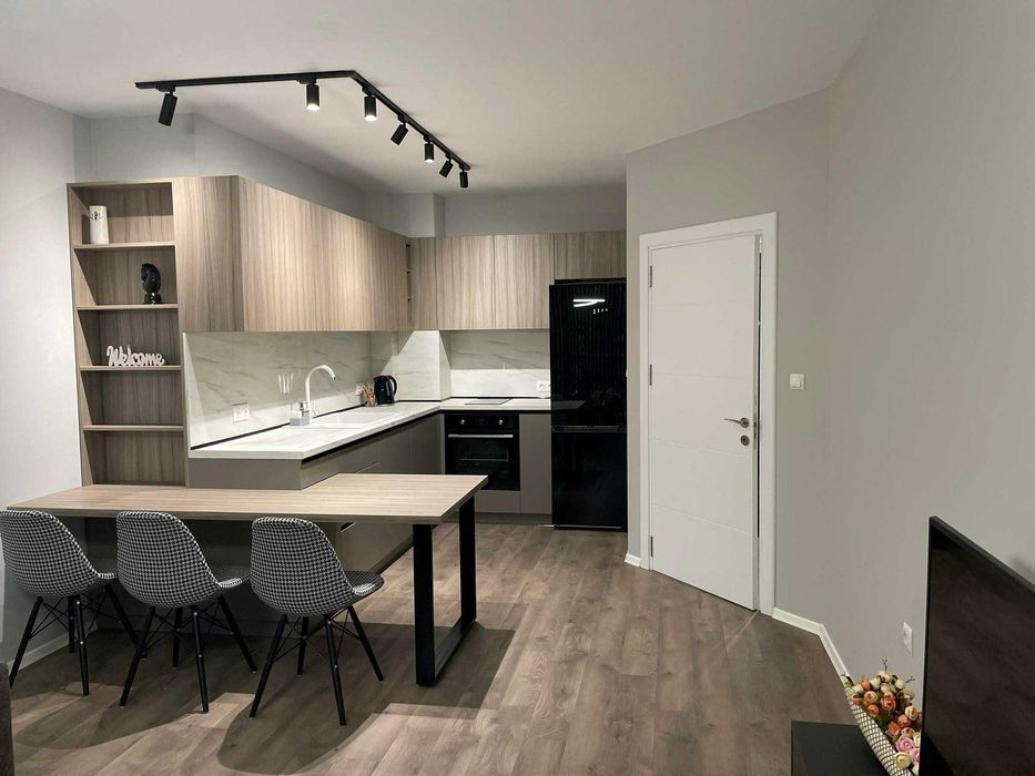 Продава се Двустаен апартамент в Варна, Изгрев - 63 кв.м за 2950 €/кв.м - Снимка #1