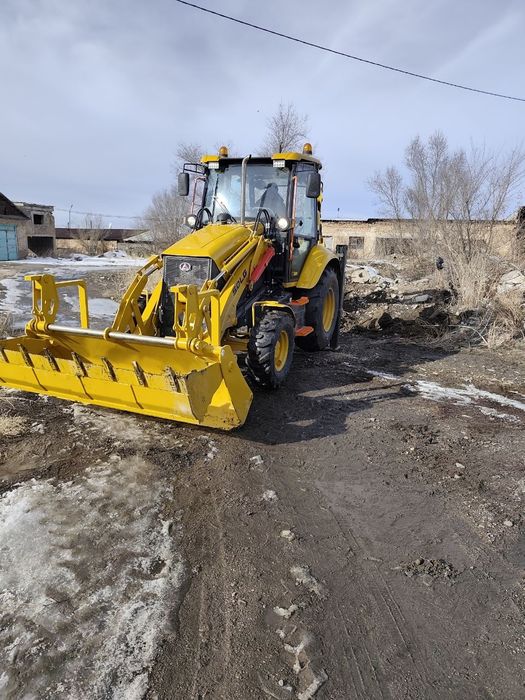 Услуги Эксковатора погрузчика 3в1 в Алматы трактор опытный оператор