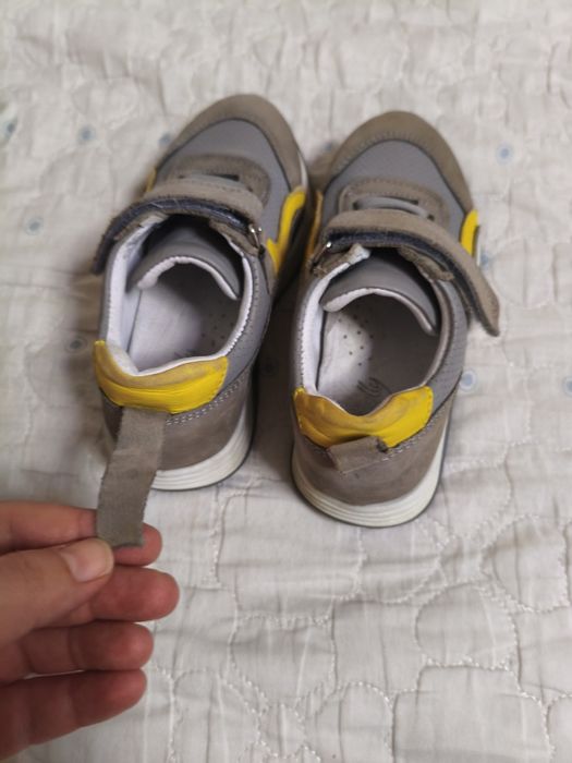 Детские кроссовки 26р