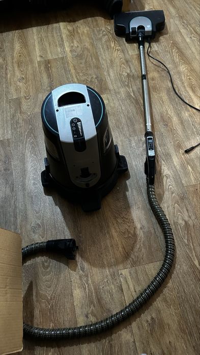 Продам Пылесос Roboclean 114L черный