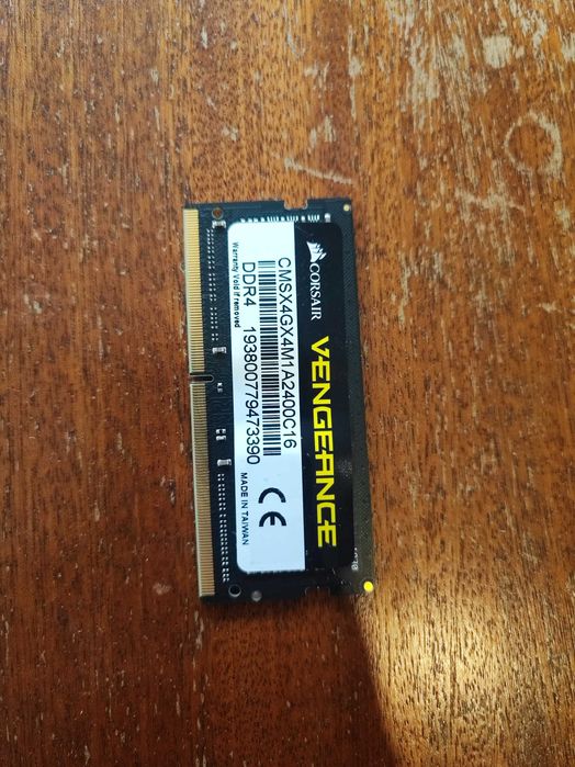 RАМ Памет за Лаптоп 4GB DDR4 2400 Corsair Vengeance