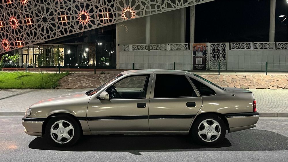 Продам машину опел вектра