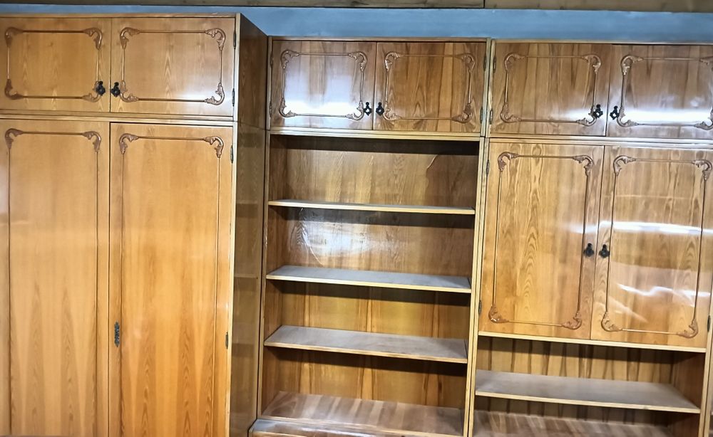 Vând mobila de sufragerie