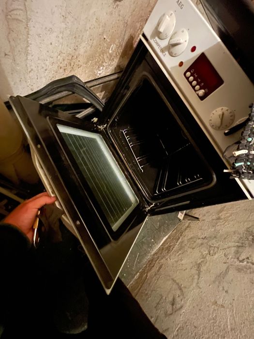 Cuptor și plită electrică marca Aeg și Siemens