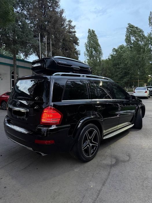 Mercedes Benz GL 550 4 Matic