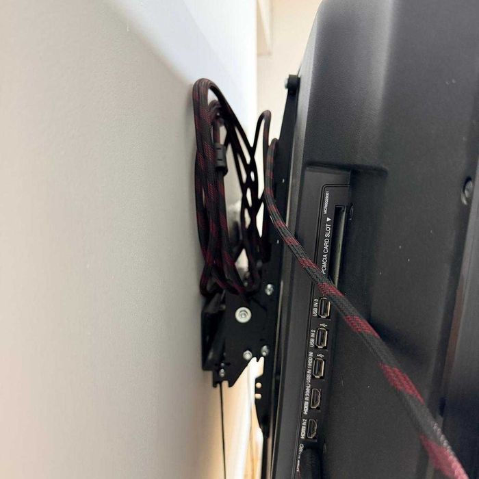 Телевизор LG смарт ТВ с креплением на стену