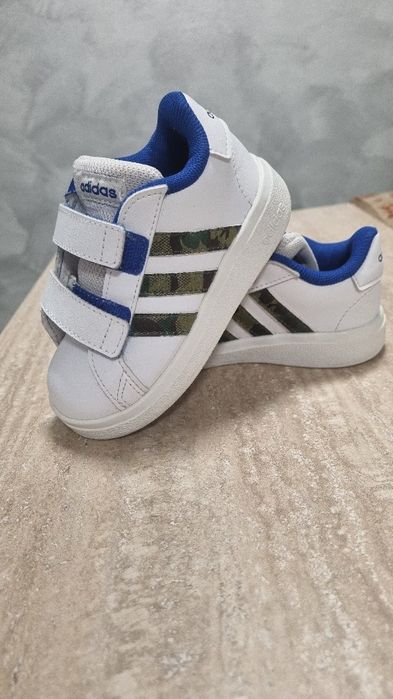 Vând Teniși ADIDAS ,Nr 23