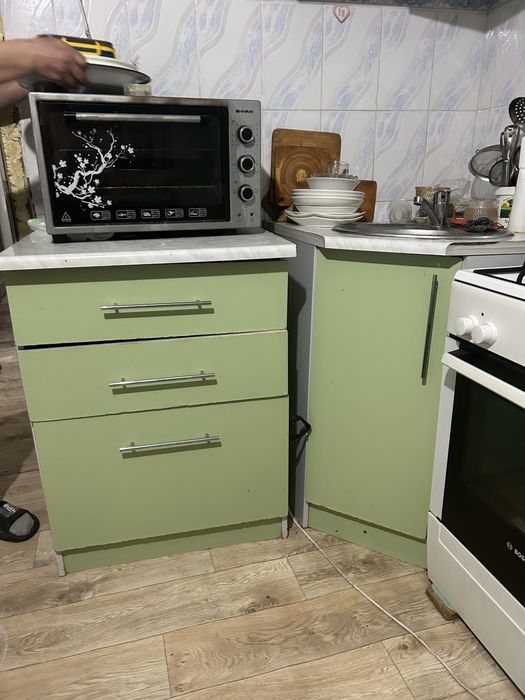Кухонный гарнитур и духовка