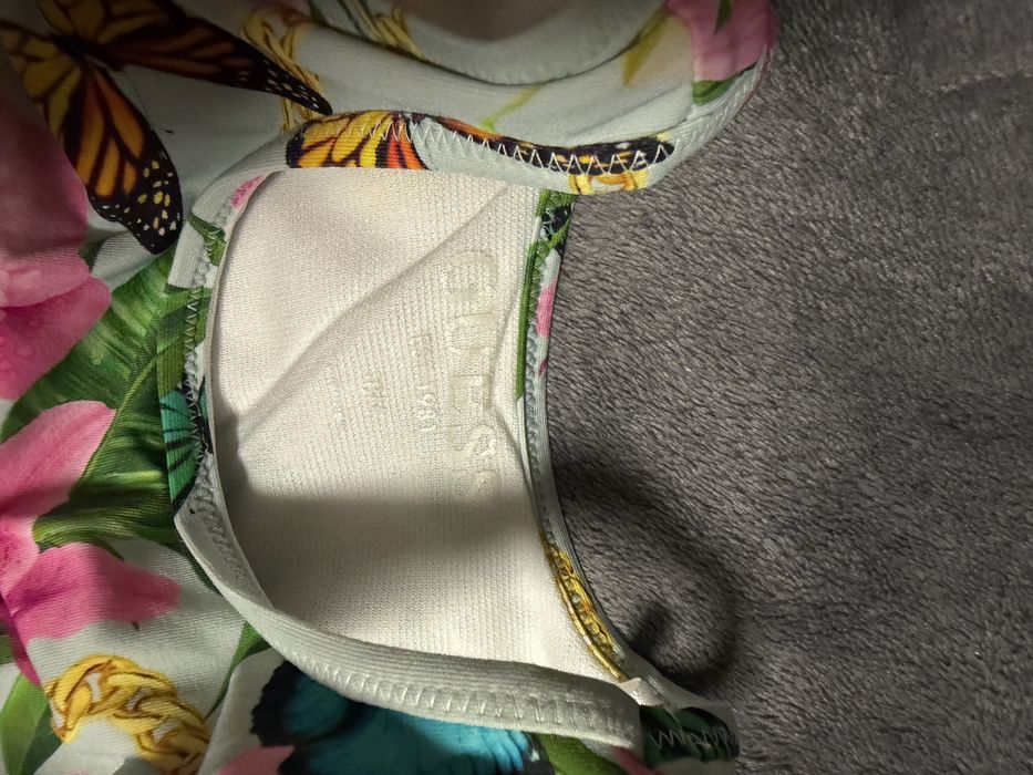 Guess оригинален бански