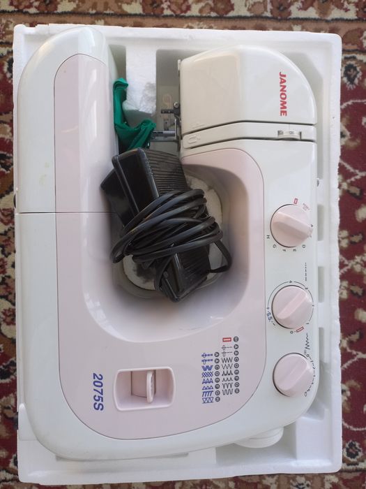 Продам швейную машинку