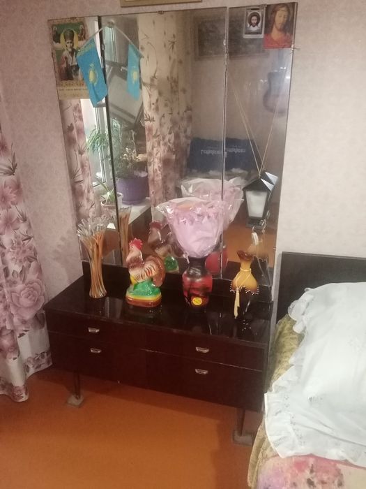 Продаю спальную мебель