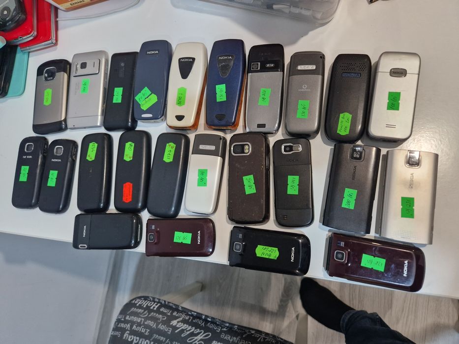 Telefon Nokia cu clapeta si slide