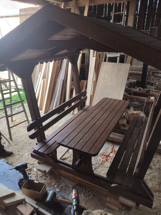 Foisor gradina cu masa si banci