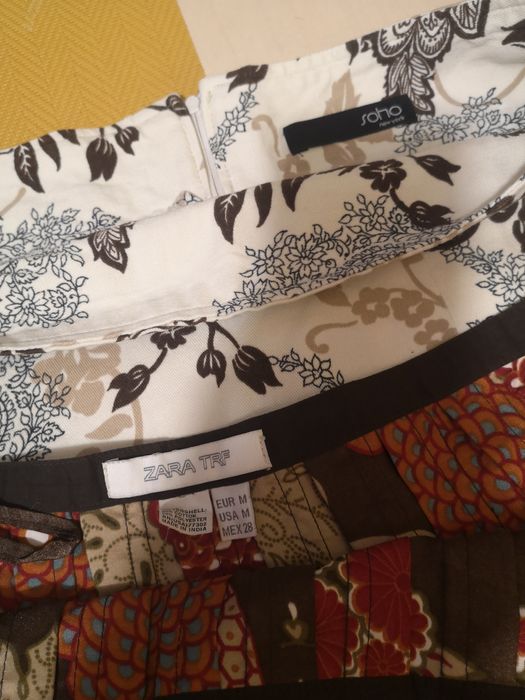 Vând 2 fuste mărimea M