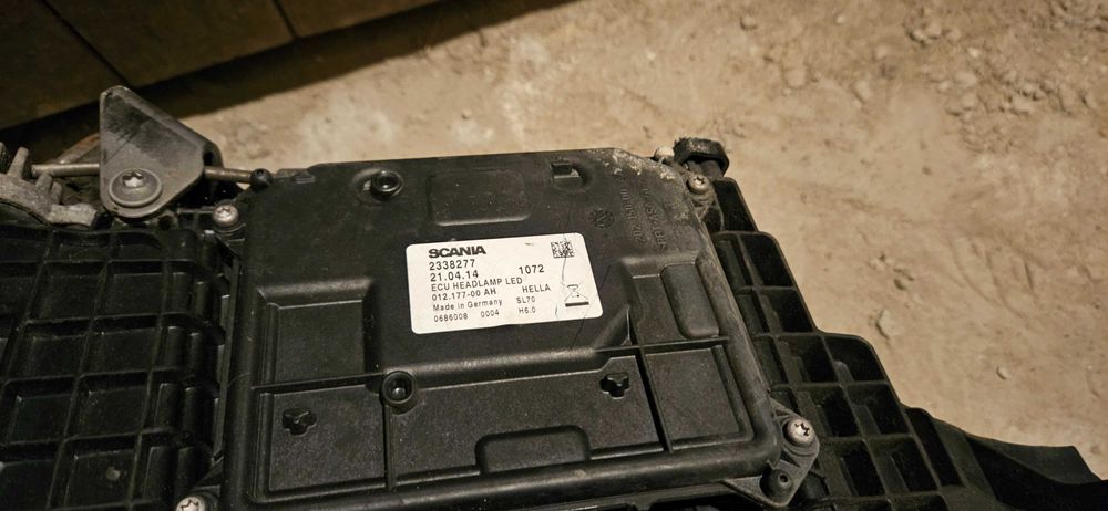 Ляв и десен лед фар за Скания