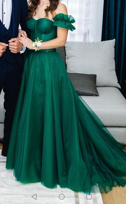 Официална рокля за не забравими моменти.