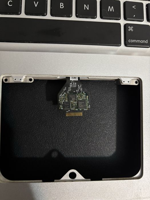 MacBook Pro 15 2010 на запчасти Корпус Экран